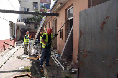 海淀学院路柏儒苑社区违建“清零”行动纪实 | 以规范金属门窗工程为切入点，重塑社区环境